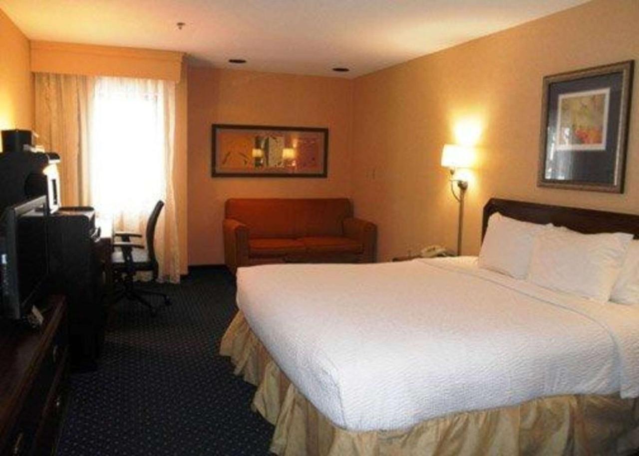 Quality Inn & Suites- Valparaiso Esterno foto